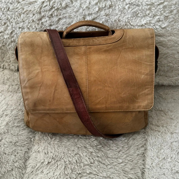 The coolest vintage butter soft leather briefcase crossbody bag - Picture 1 of 16